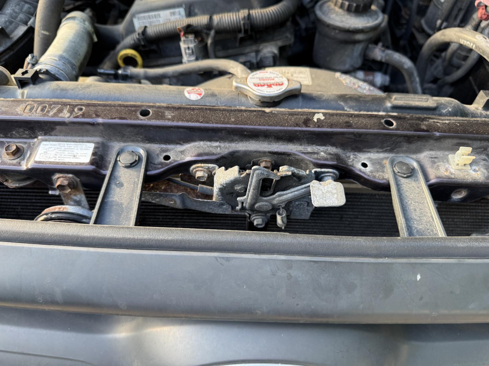 View TOYOTA HILUX 2006 2 Door Utility Breaking