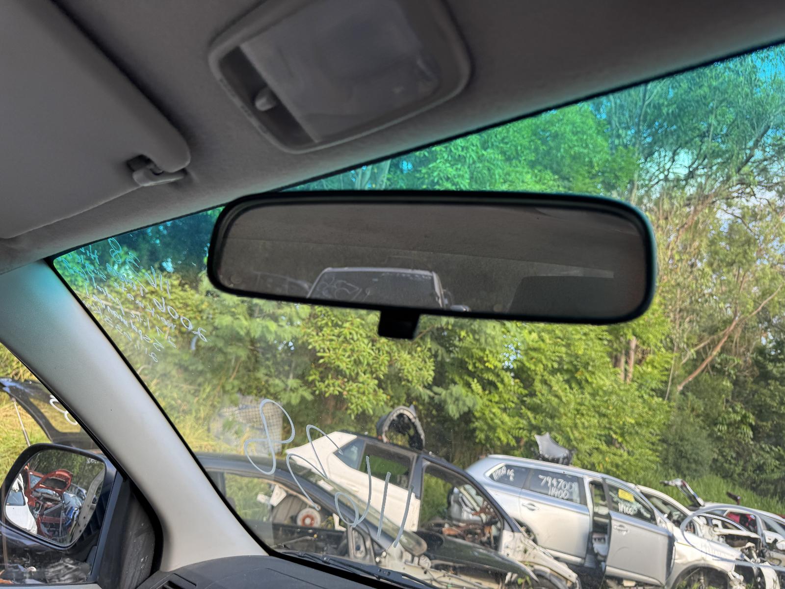 View TOYOTA HILUX 2006 2 Door Utility Breaking
