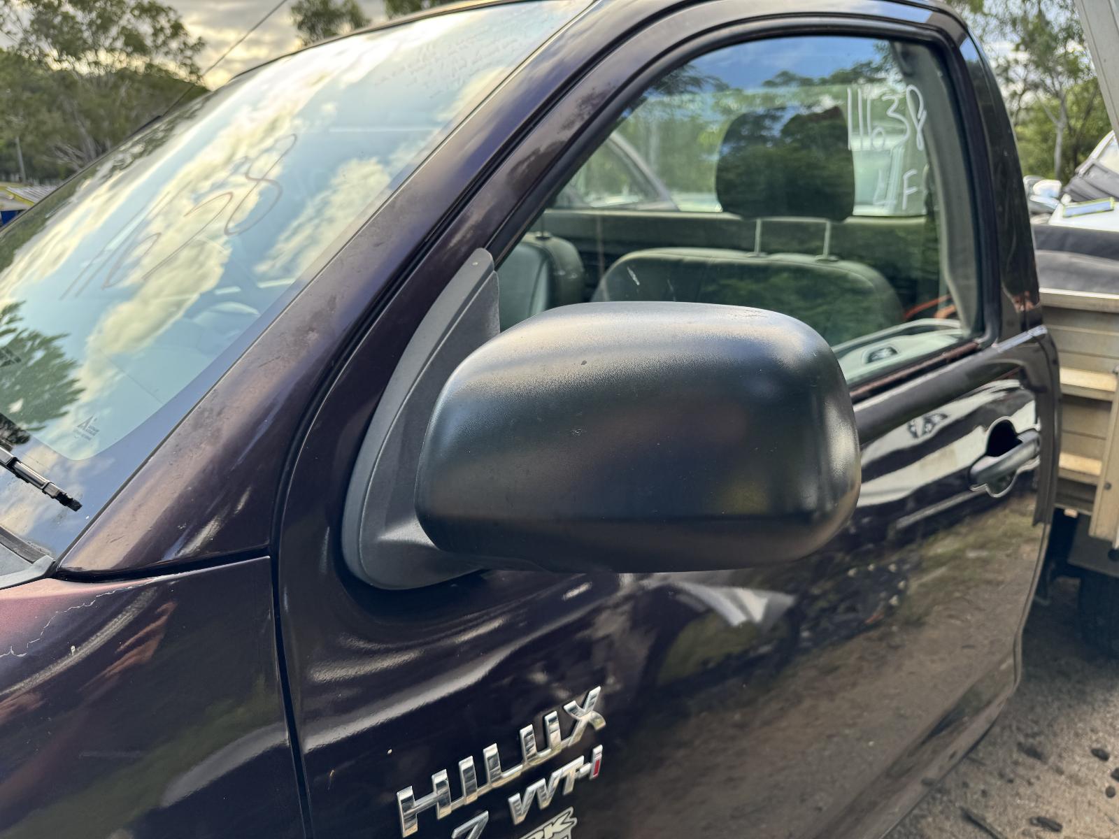View TOYOTA HILUX 2006 2 Door Utility Breaking