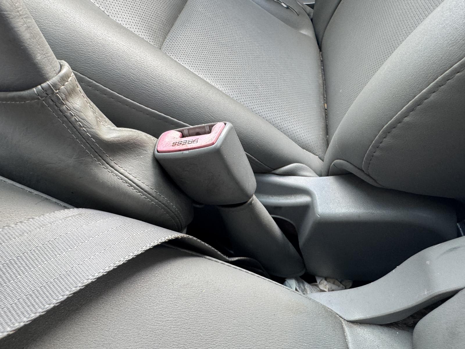View TOYOTA HILUX 2006 2 Door Utility Breaking