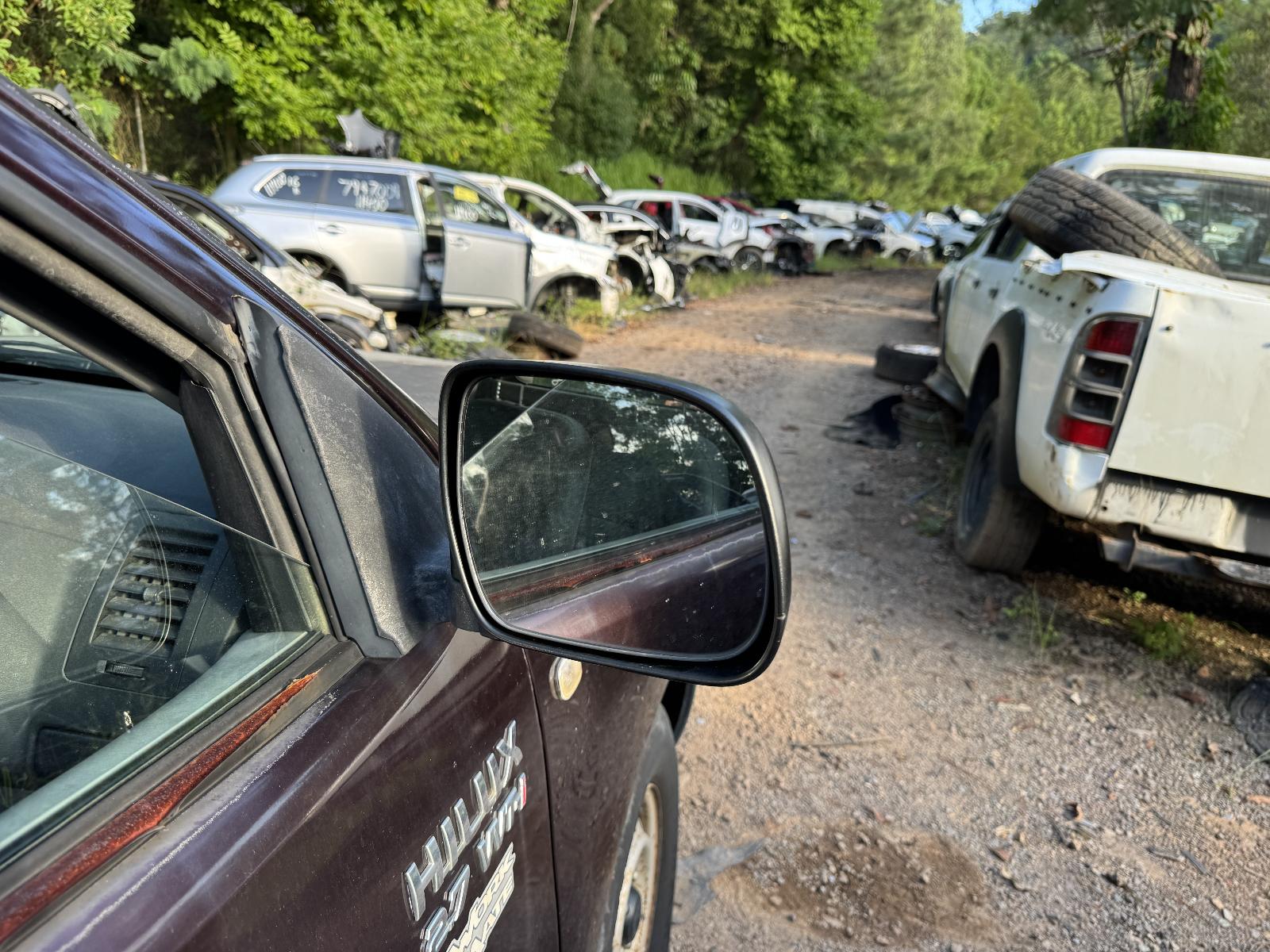 View TOYOTA HILUX 2006 2 Door Utility Breaking