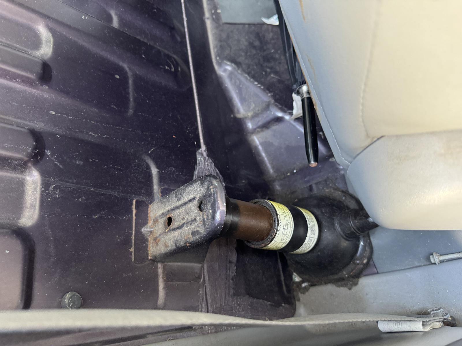 View TOYOTA HILUX 2006 2 Door Utility Breaking