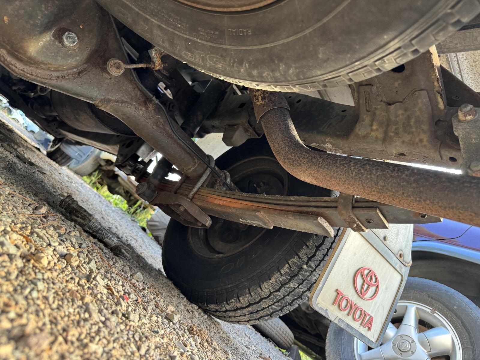 View TOYOTA HILUX 2006 2 Door Utility Breaking