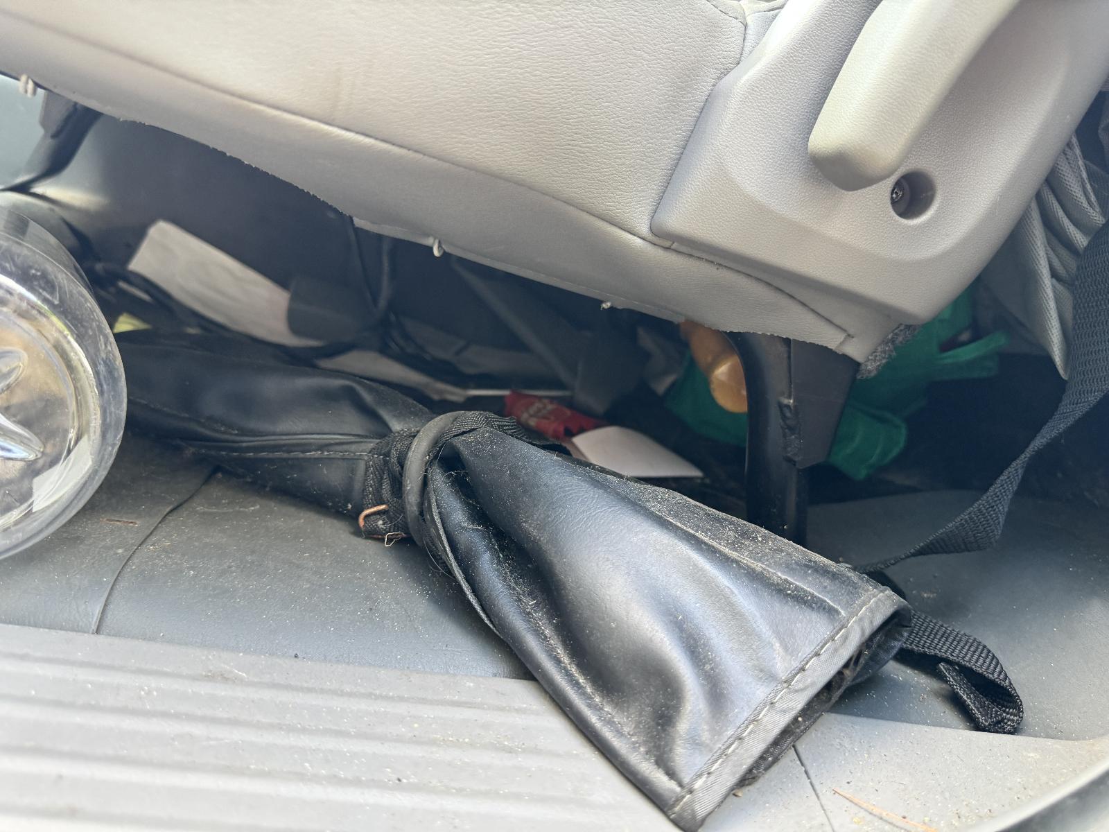 View TOYOTA HILUX 2006 2 Door Utility Breaking