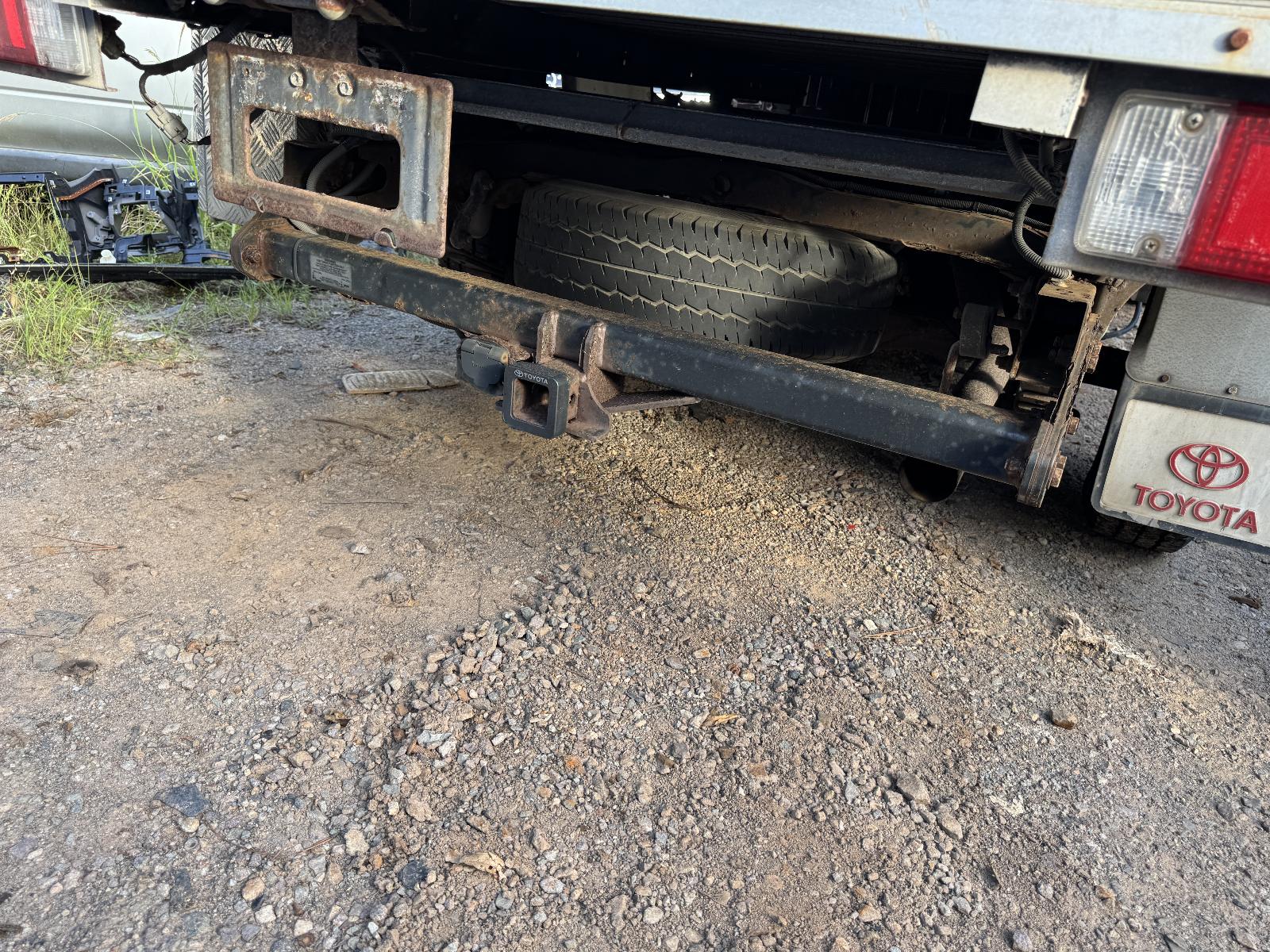View TOYOTA HILUX 2006 2 Door Utility Breaking
