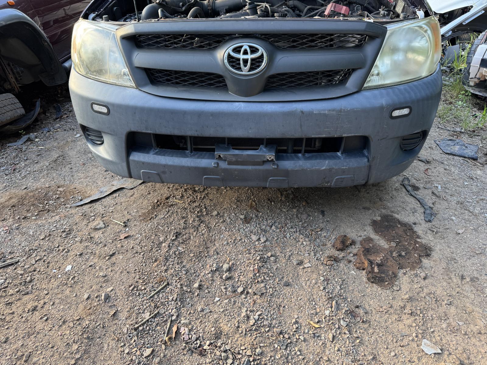 View TOYOTA HILUX 2006 2 Door Utility Breaking