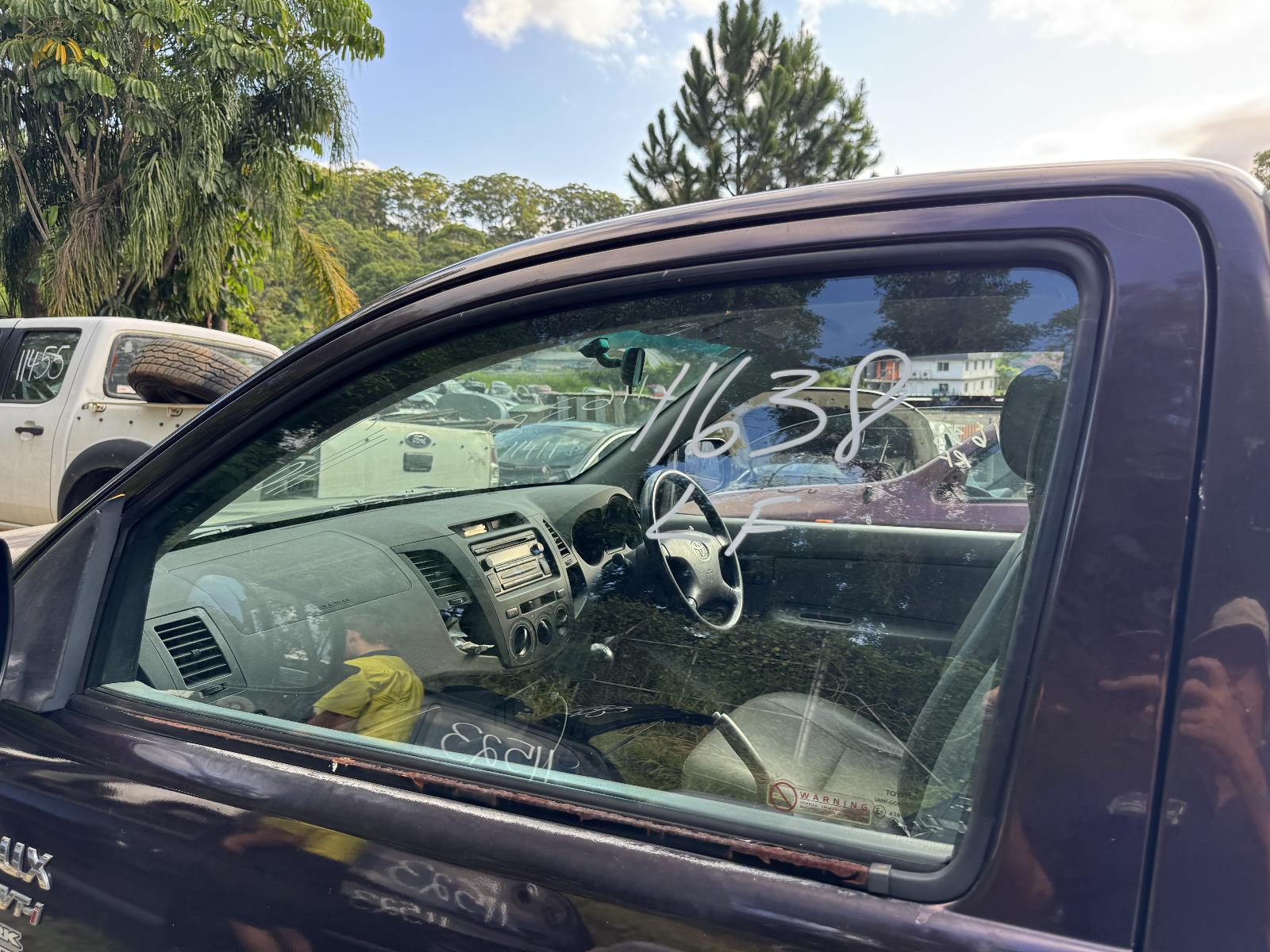 View TOYOTA HILUX 2006 2 Door Utility Breaking
