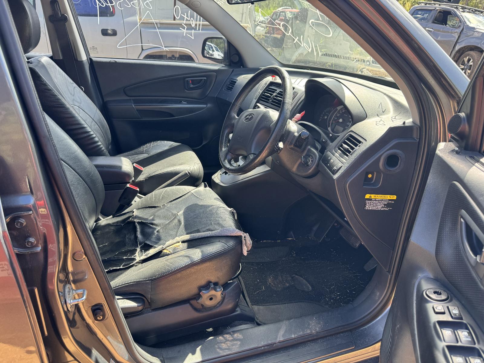 View HYUNDAI TUCSON 2009 5 Door Station Wagon Breaking