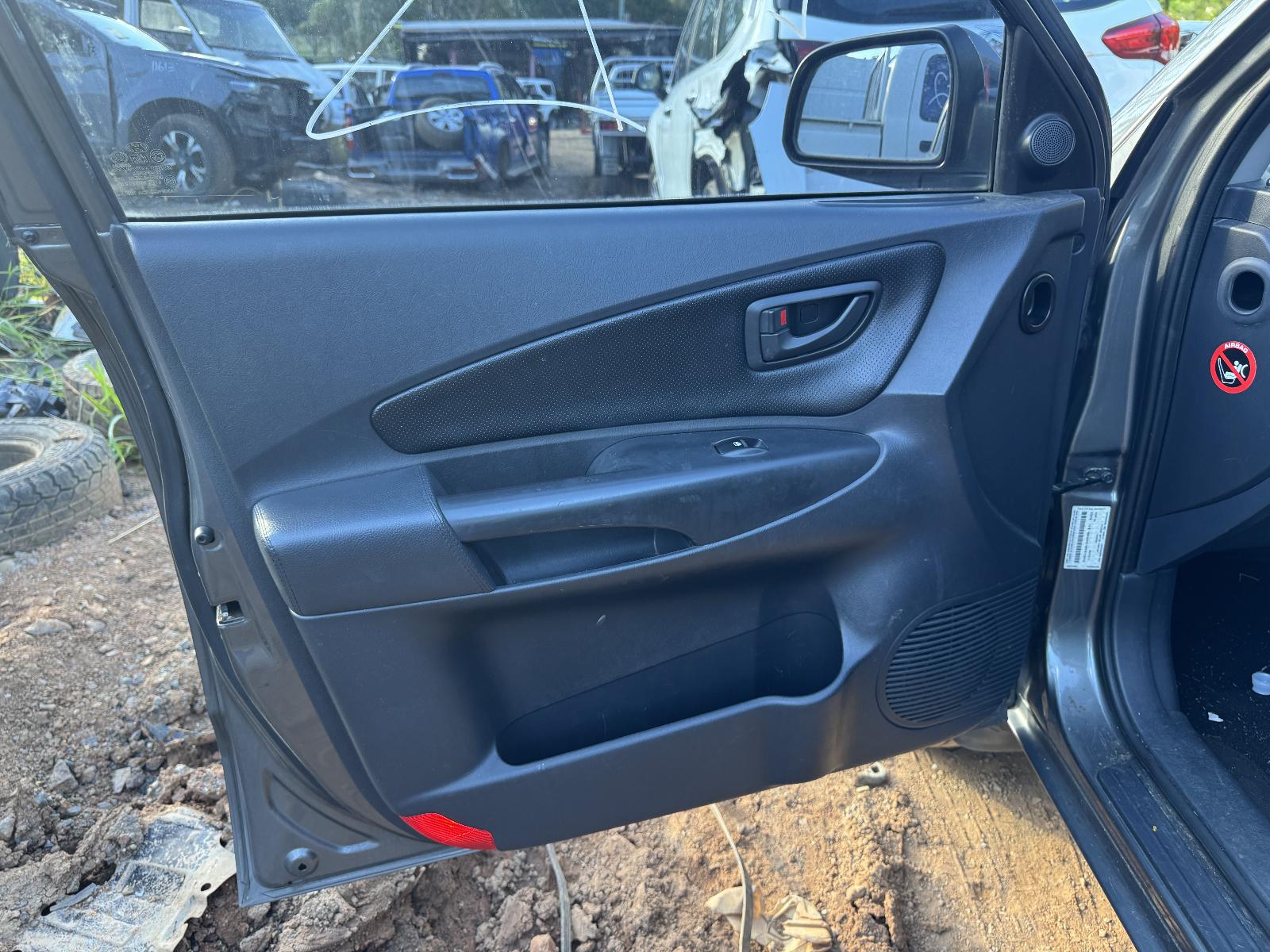 View HYUNDAI TUCSON 2009 5 Door Station Wagon Breaking
