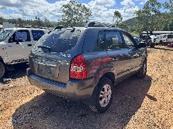 View HYUNDAI TUCSON 2009 5 Door Station Wagon Breaking