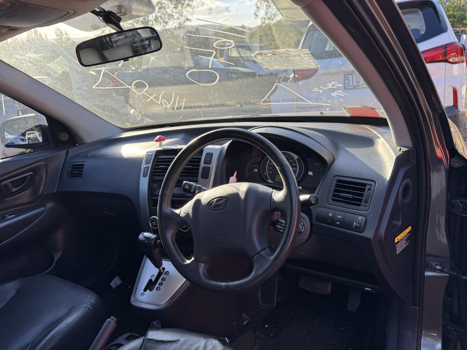 View HYUNDAI TUCSON 2009 5 Door Station Wagon Breaking