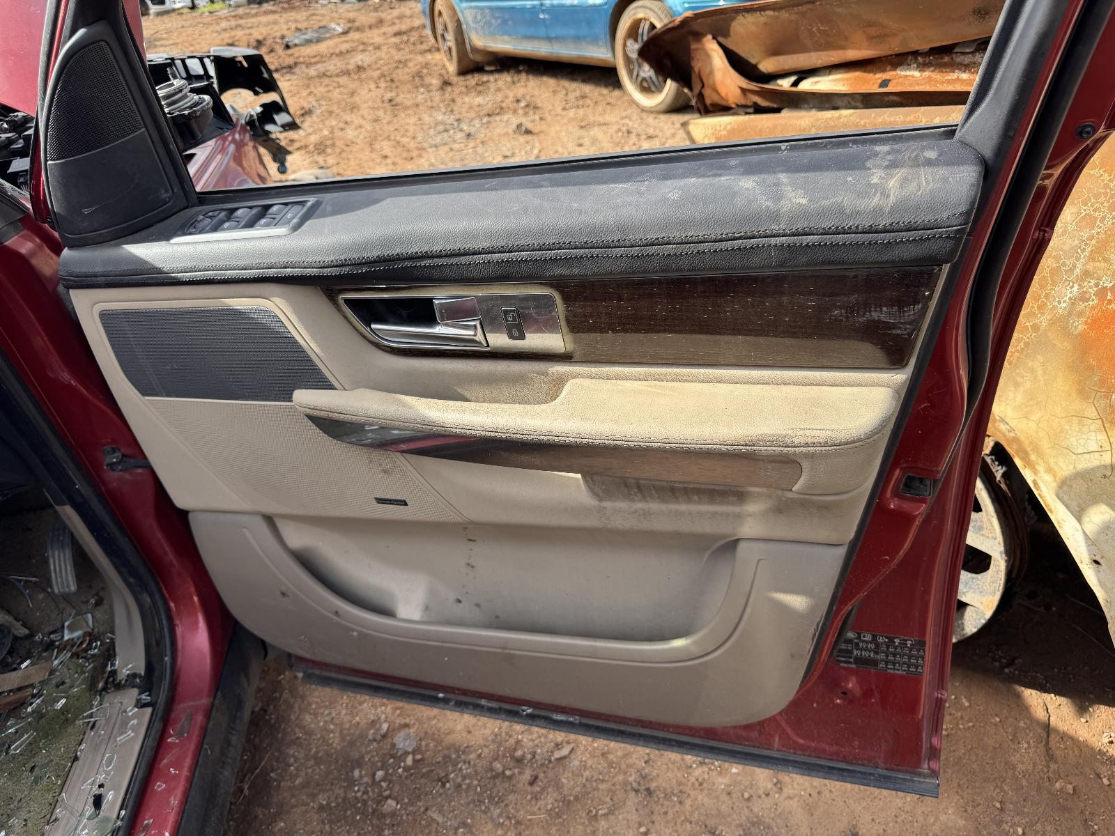 View LAND ROVER RANGEROVER SPORT 2011 5 Door Station Wagon Breaking