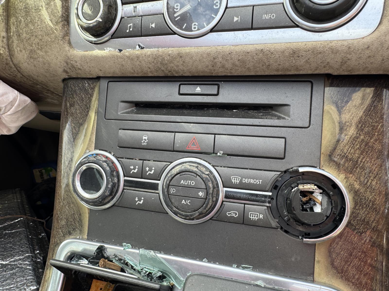 View LAND ROVER RANGEROVER SPORT 2011 5 Door Station Wagon Breaking