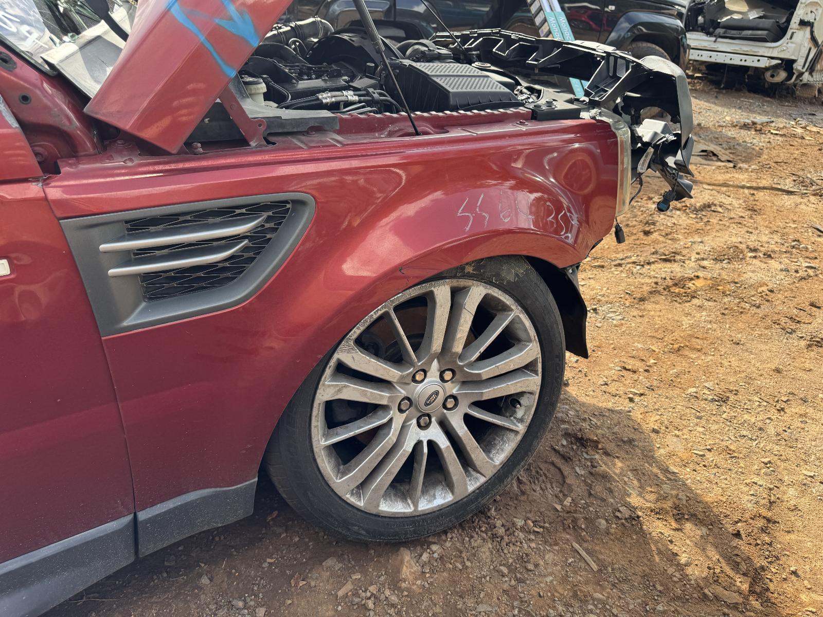 View LAND ROVER RANGEROVER SPORT 2011 5 Door Station Wagon Breaking