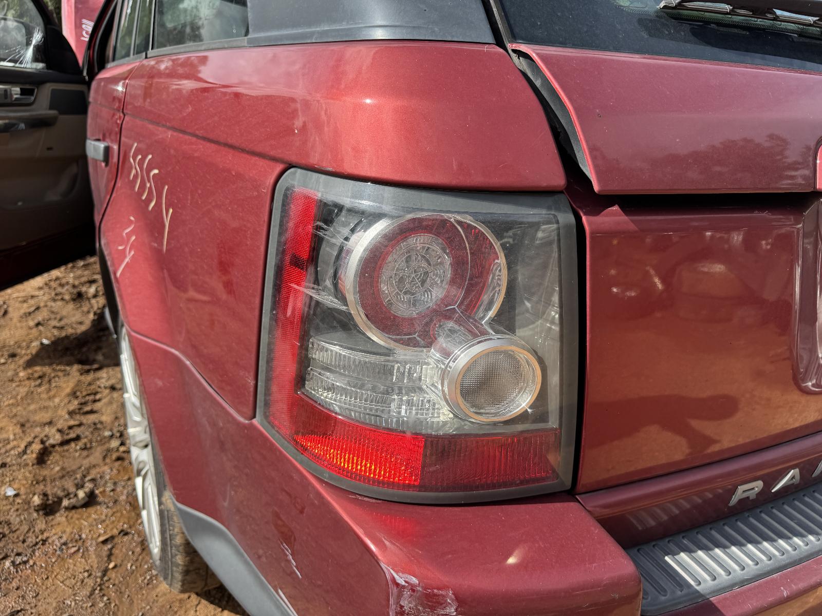 View LAND ROVER RANGEROVER SPORT 2011 5 Door Station Wagon Breaking