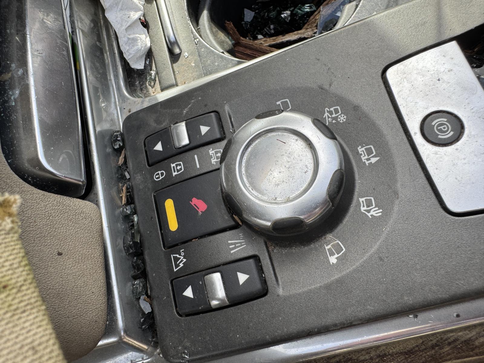 View LAND ROVER RANGEROVER SPORT 2011 5 Door Station Wagon Breaking