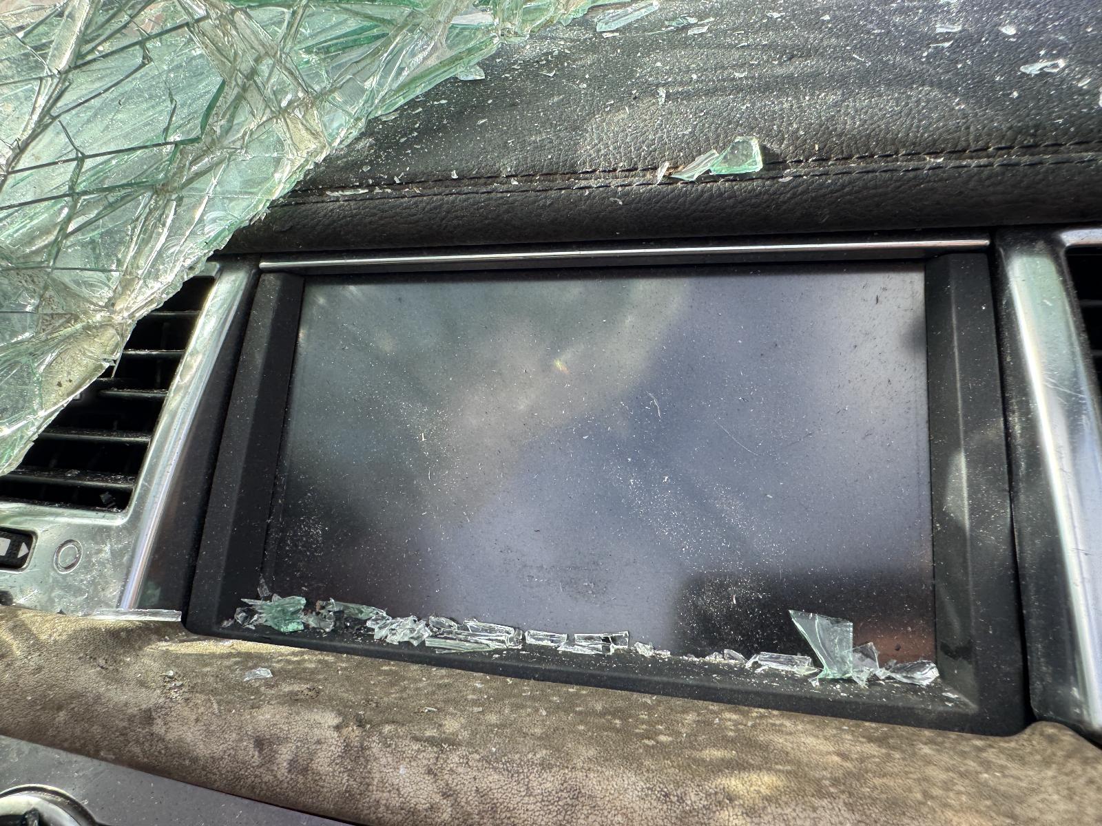 View LAND ROVER RANGEROVER SPORT 2011 5 Door Station Wagon Breaking