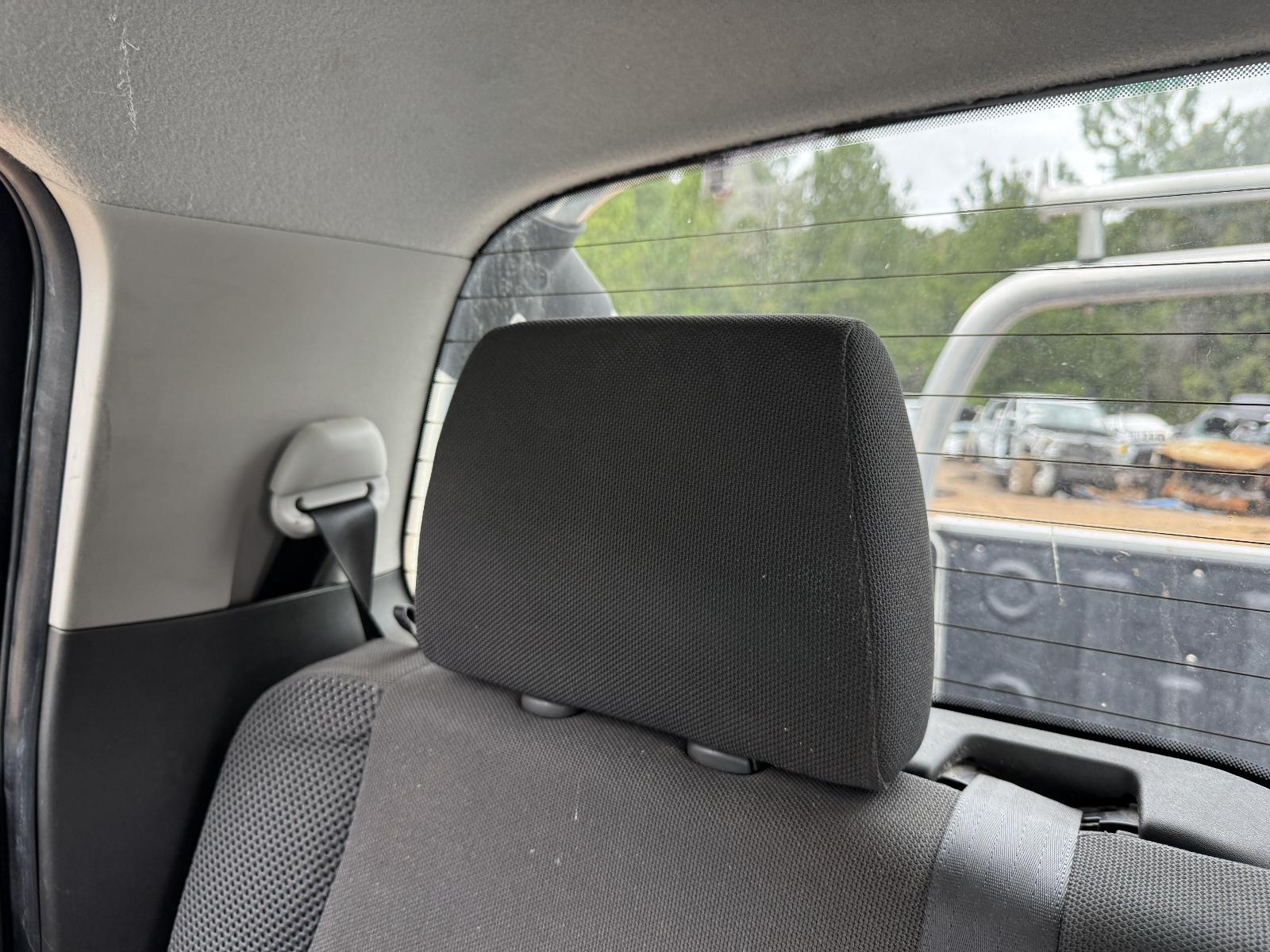 View NISSAN NAVARA 2009 4 Door Utility Breaking