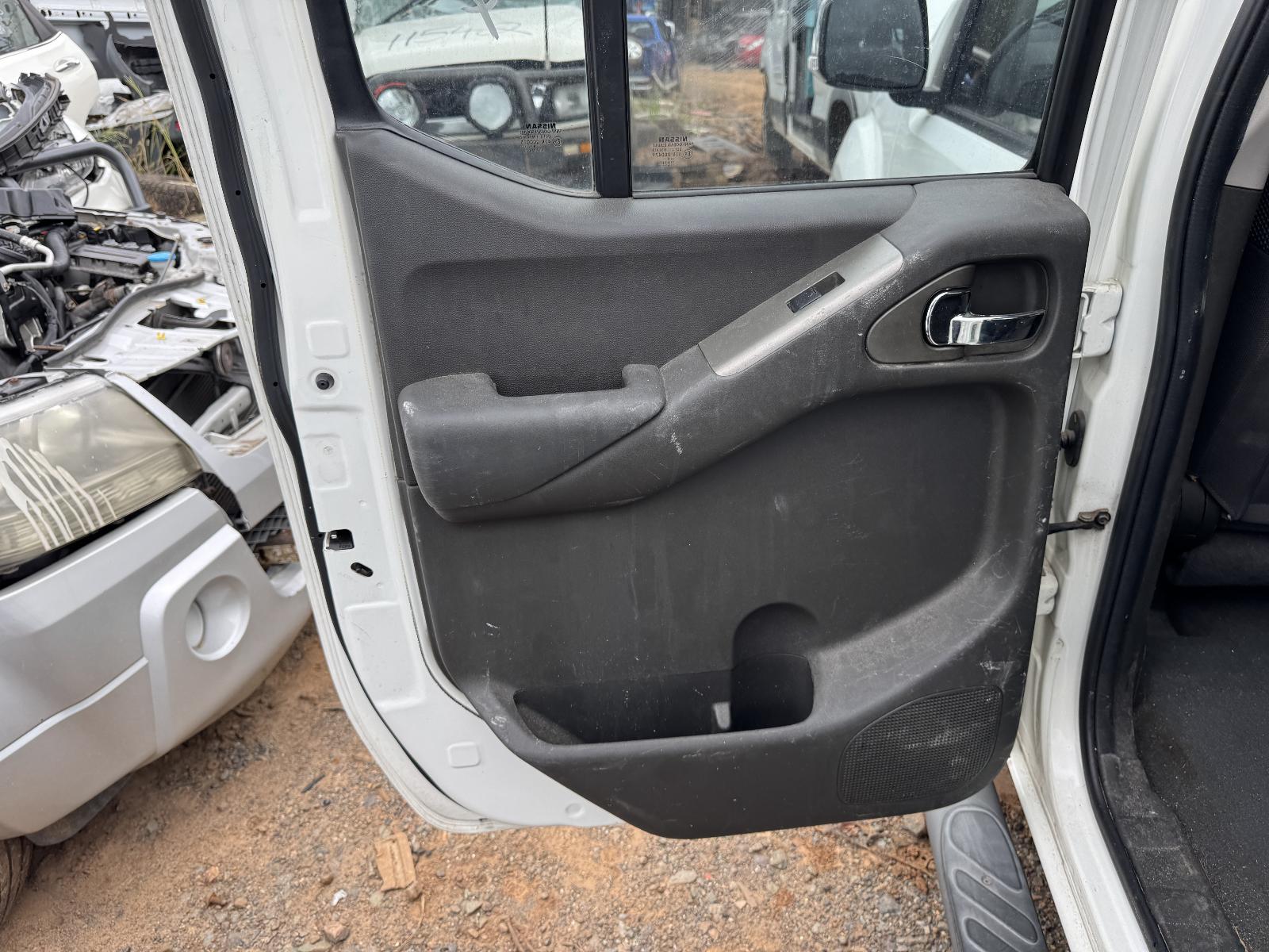 View NISSAN NAVARA 2009 4 Door Utility Breaking