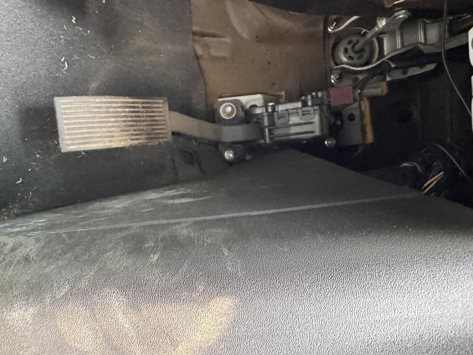 View NISSAN NAVARA 2009 4 Door Utility Breaking