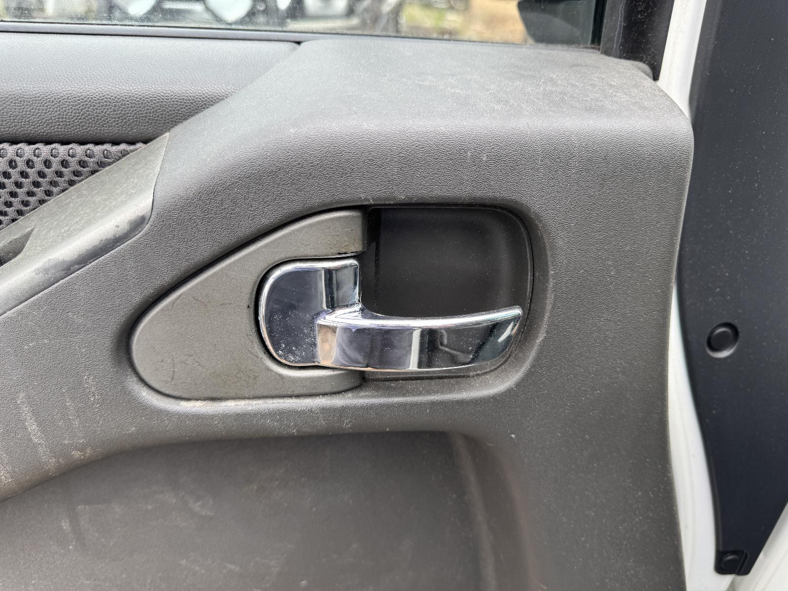 View NISSAN NAVARA 2009 4 Door Utility Breaking