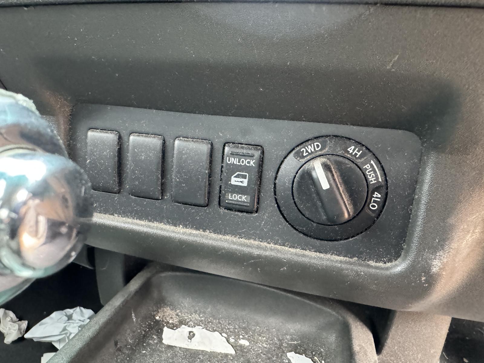 View NISSAN NAVARA 2009 4 Door Utility Breaking