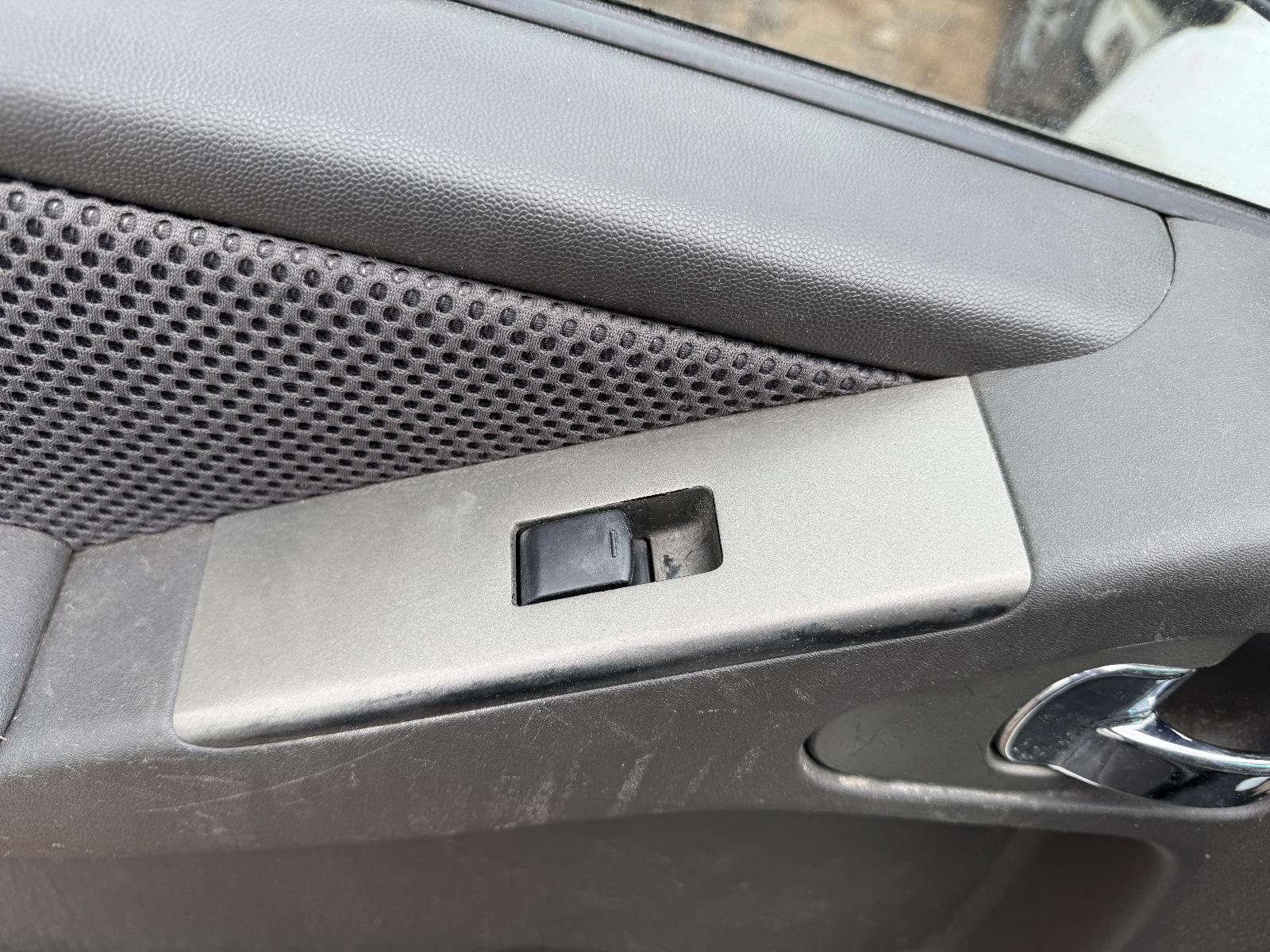 View NISSAN NAVARA 2009 4 Door Utility Breaking