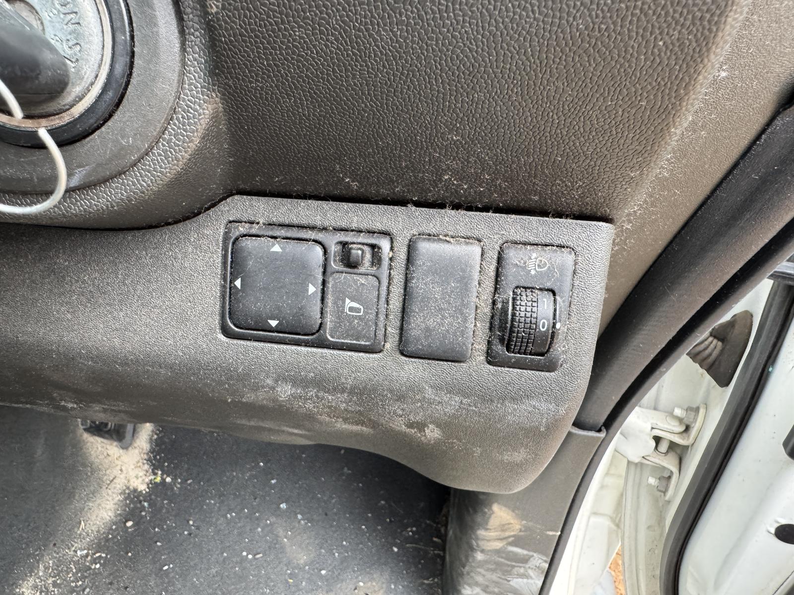 View NISSAN NAVARA 2009 4 Door Utility Breaking