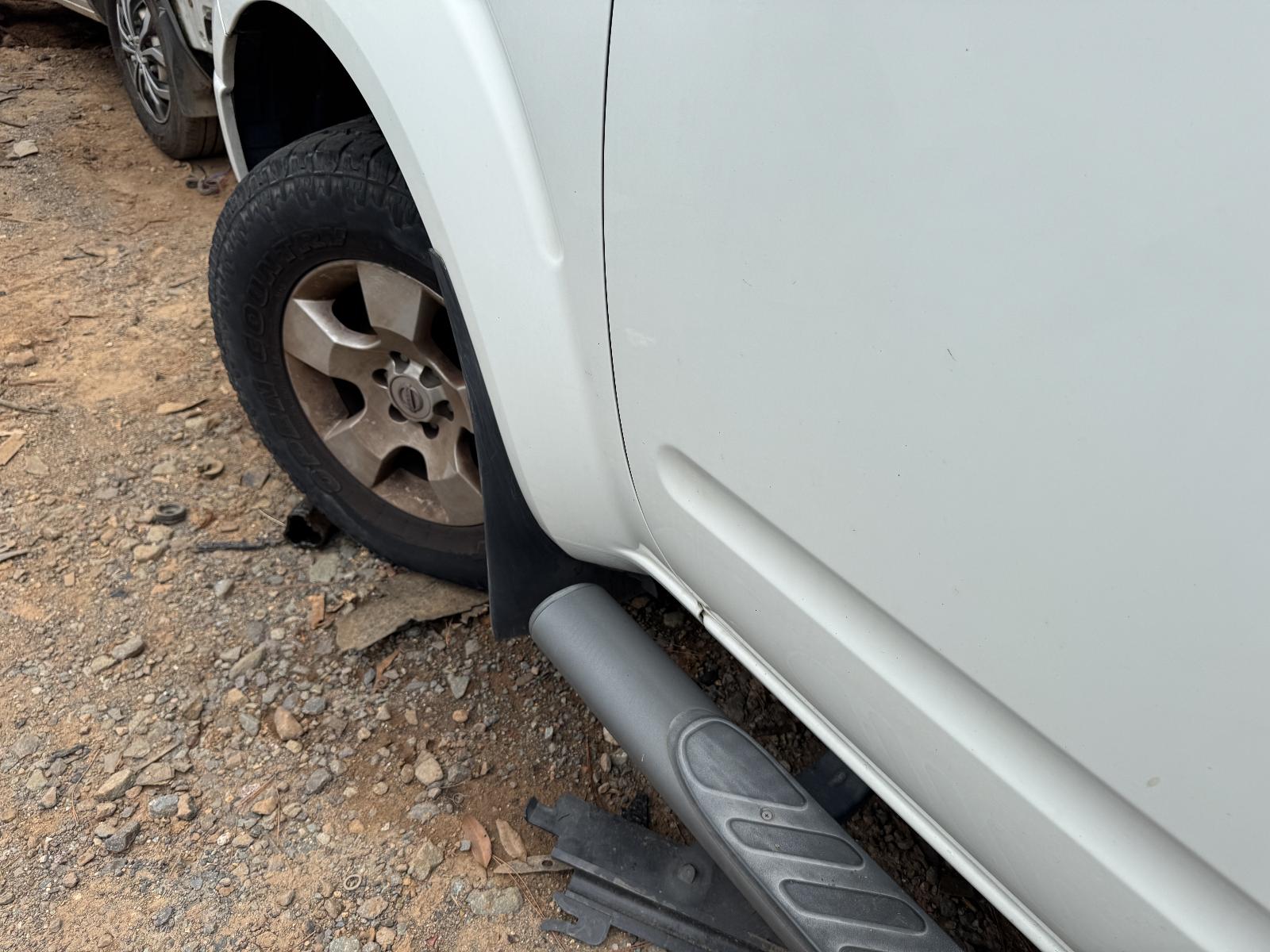 View NISSAN NAVARA 2009 4 Door Utility Breaking