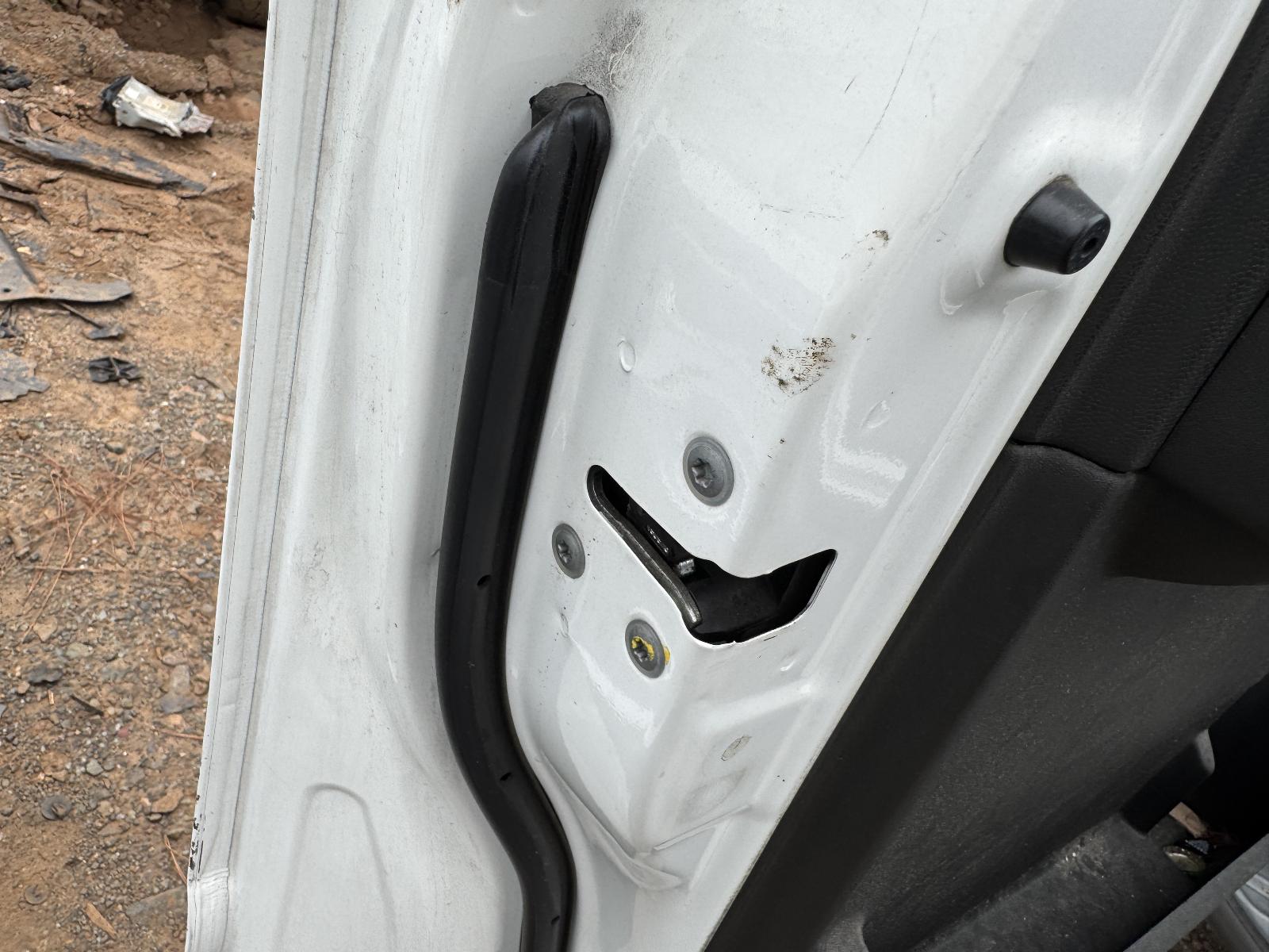 View NISSAN NAVARA 2009 4 Door Utility Breaking