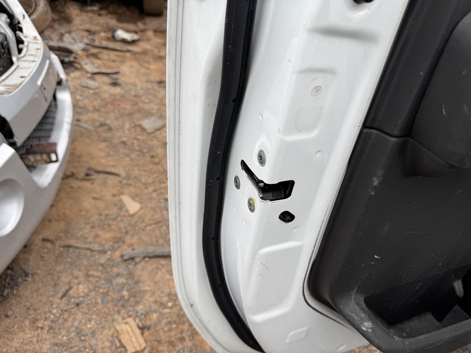 View NISSAN NAVARA 2009 4 Door Utility Breaking