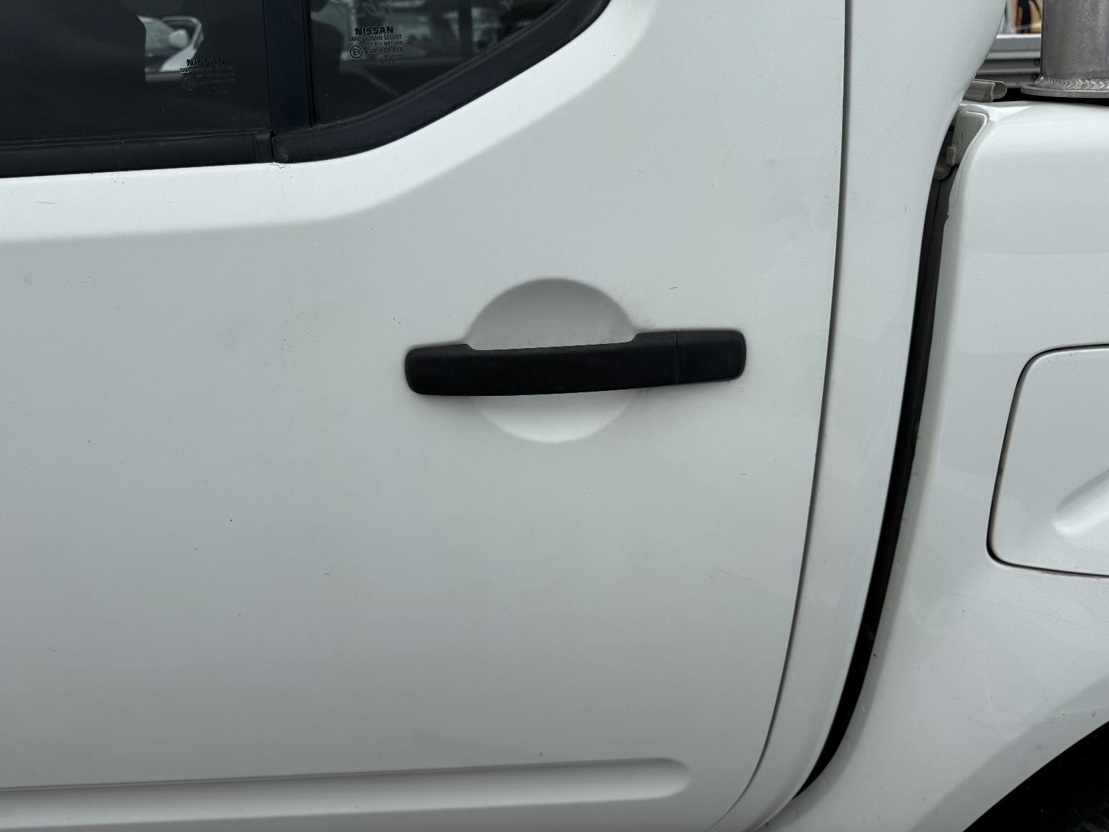 View NISSAN NAVARA 2009 4 Door Utility Breaking