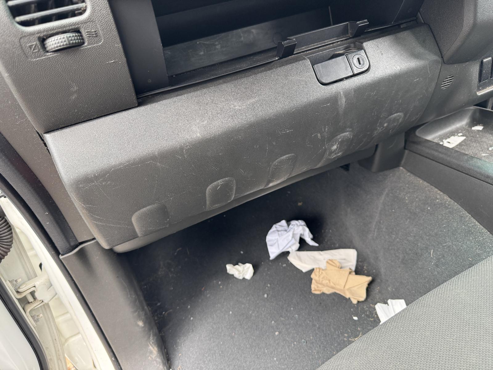 View NISSAN NAVARA 2009 4 Door Utility Breaking