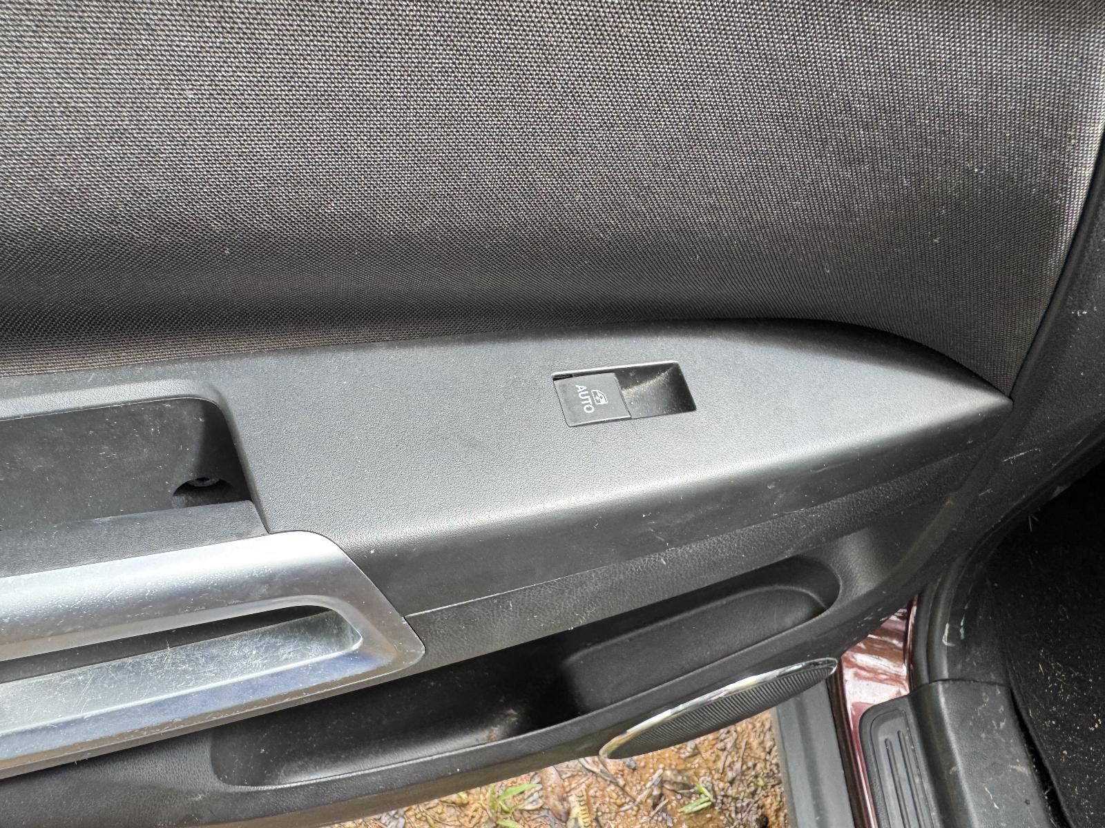 View HOLDEN CAPTIVA 2014 5 Door Station Wagon Breaking