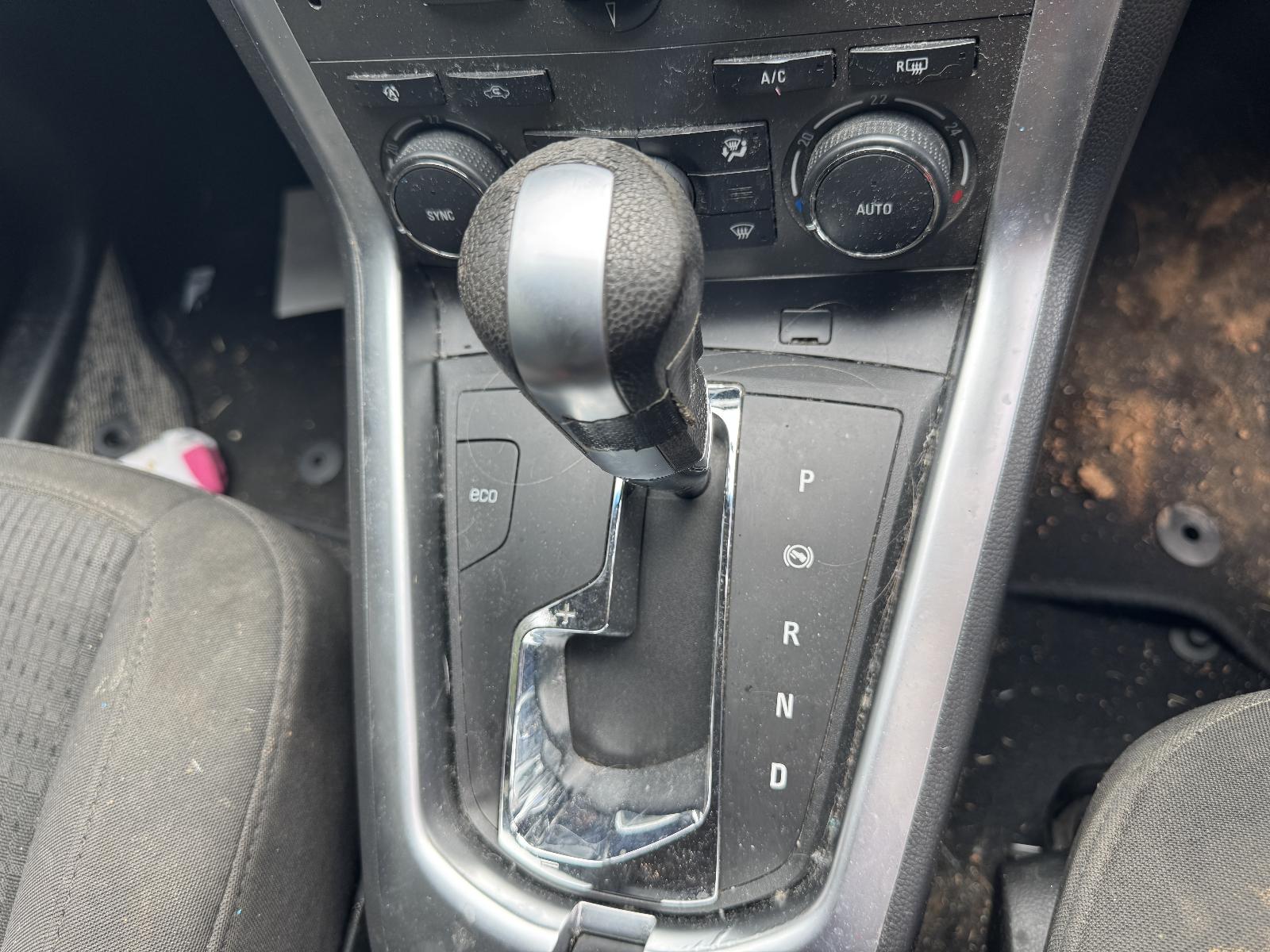 View HOLDEN CAPTIVA 2014 5 Door Station Wagon Breaking
