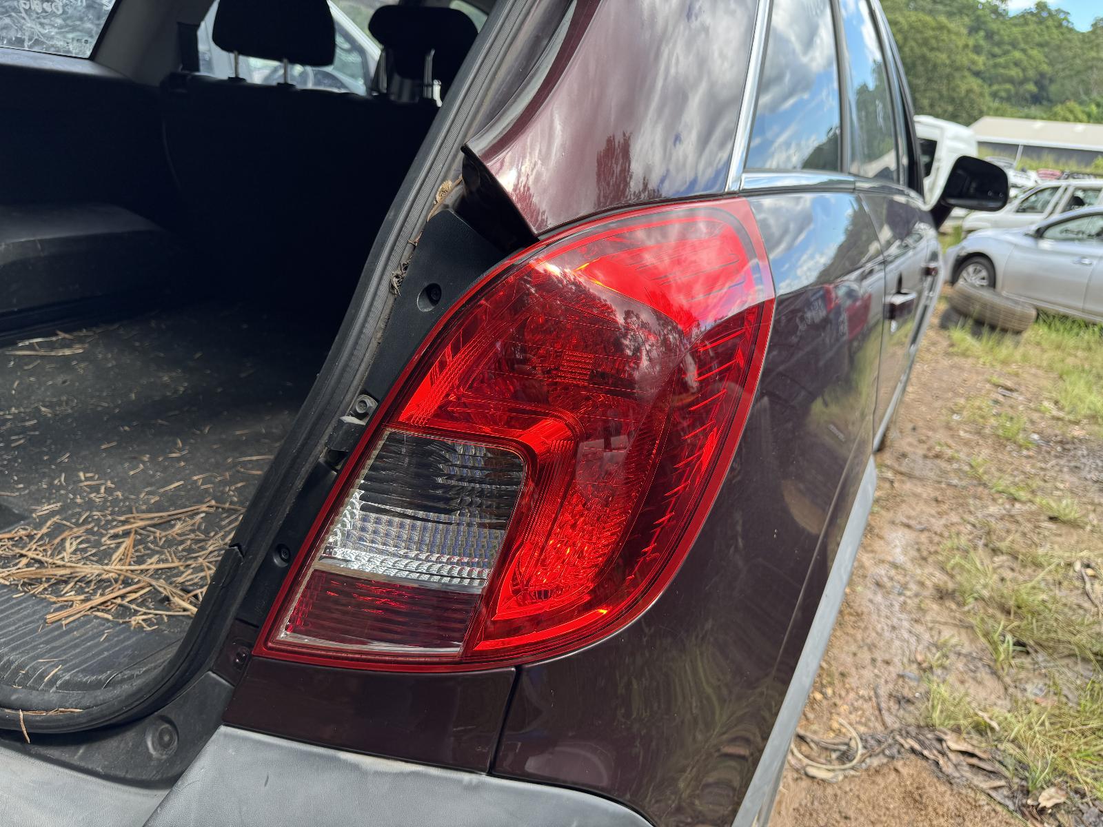 View HOLDEN CAPTIVA 2014 5 Door Station Wagon Breaking