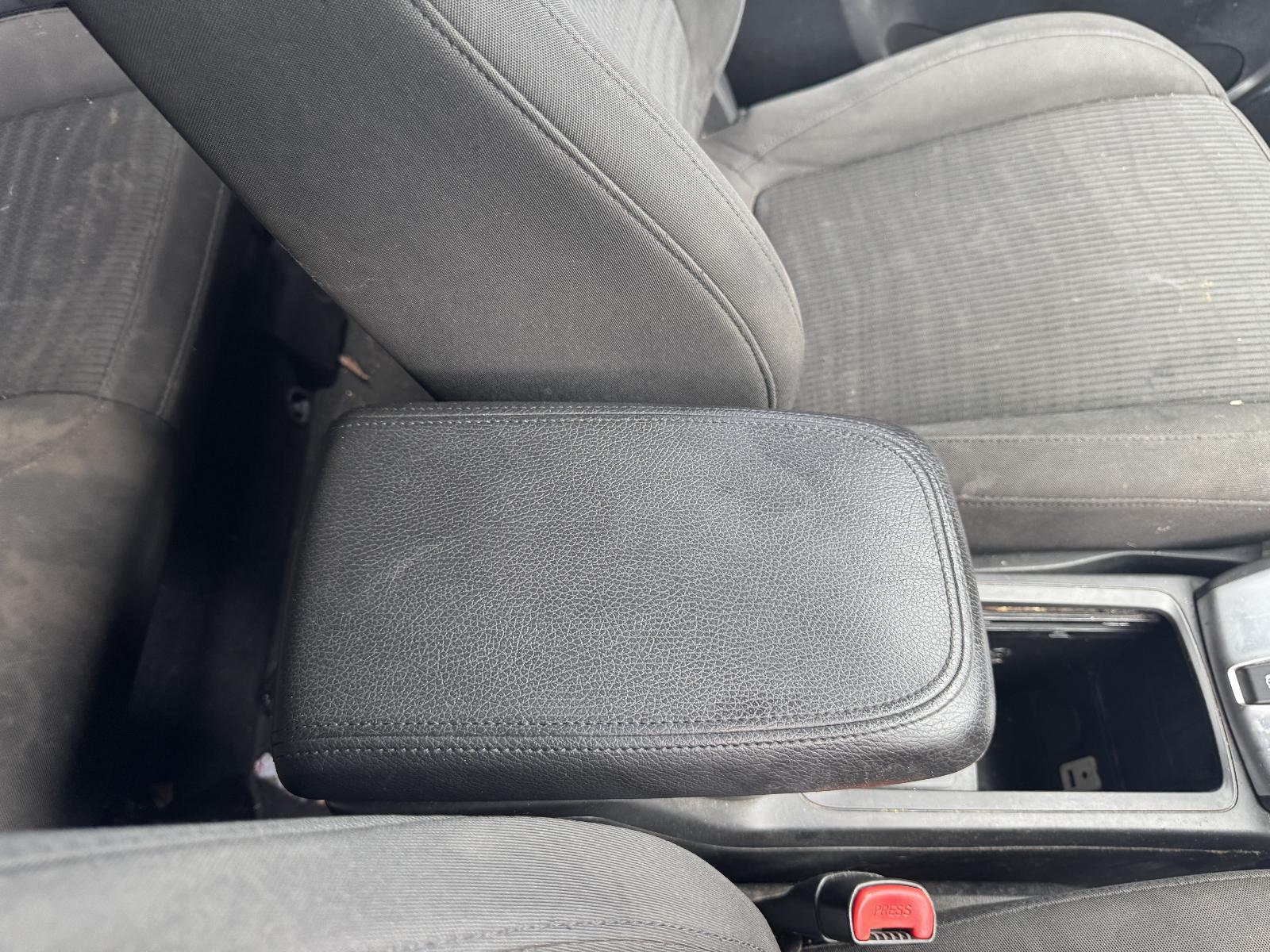 View HOLDEN CAPTIVA 2014 5 Door Station Wagon Breaking