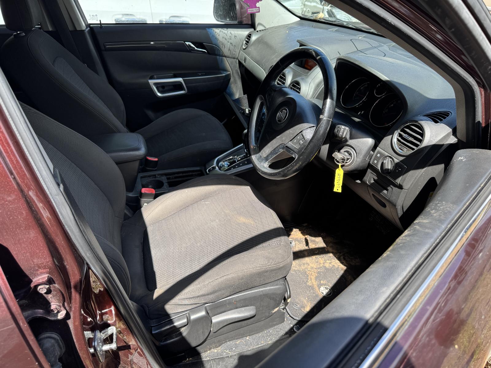 View HOLDEN CAPTIVA 2014 5 Door Station Wagon Breaking