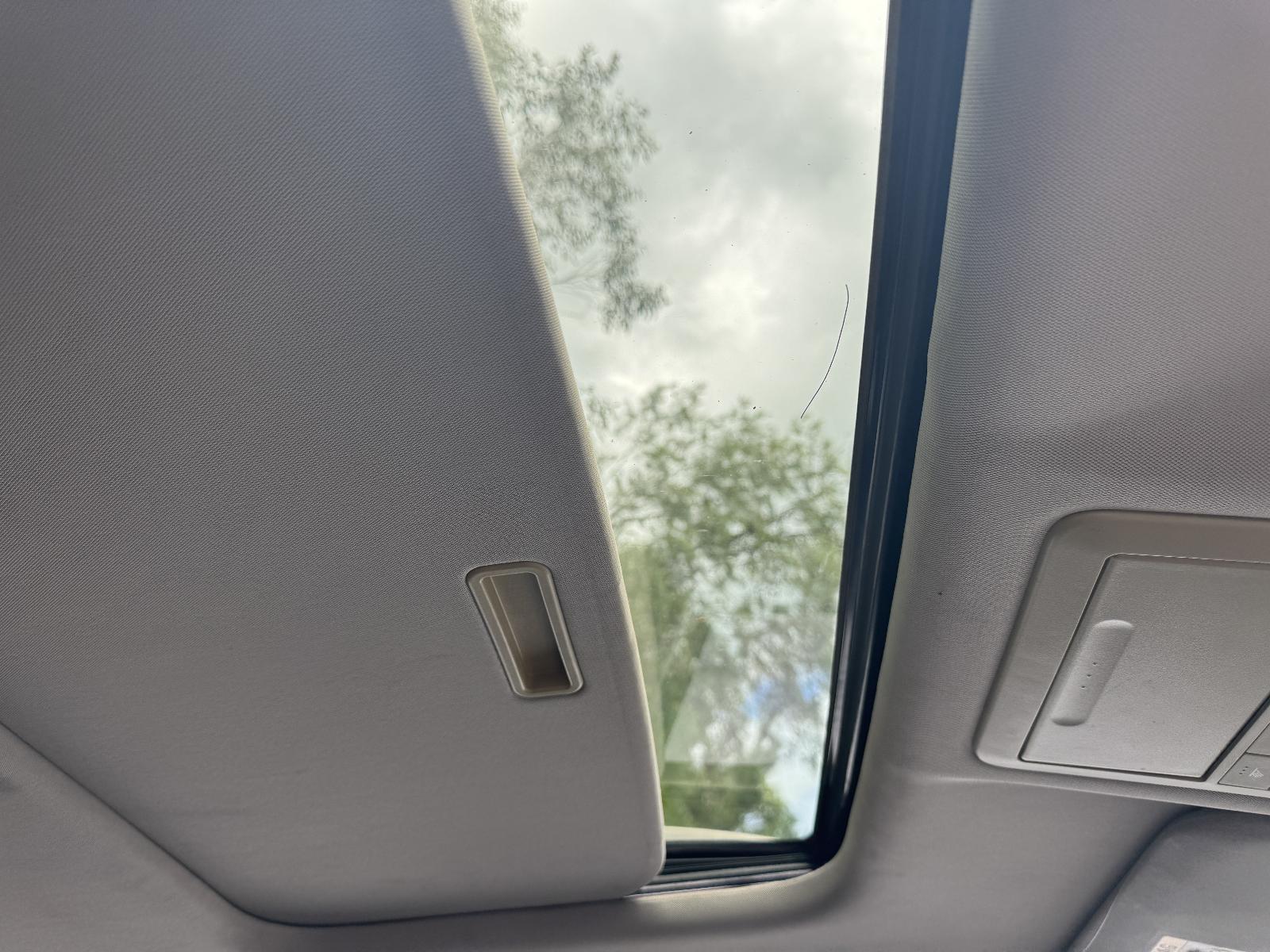View HOLDEN CAPTIVA 2014 5 Door Station Wagon Breaking