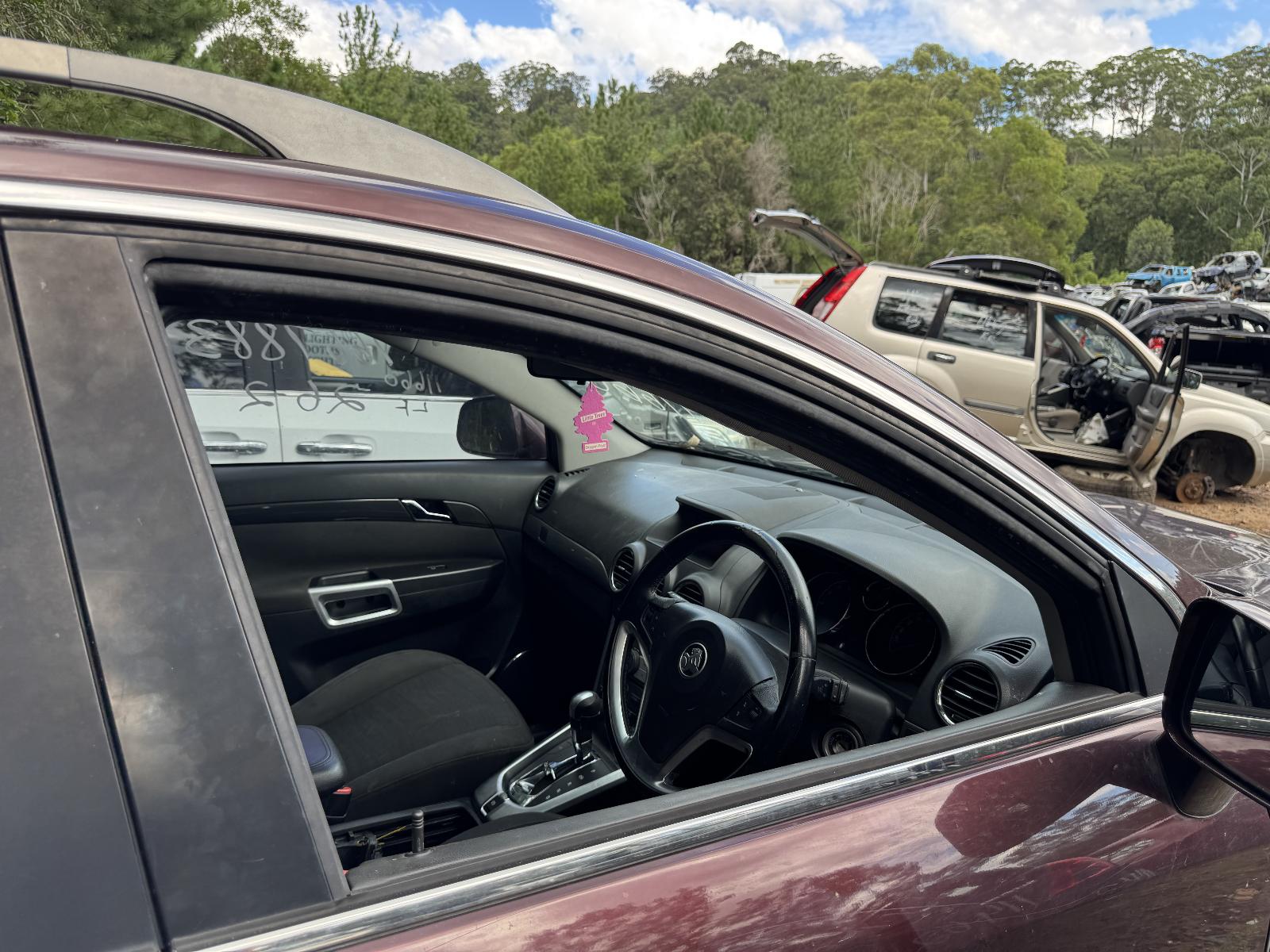 View HOLDEN CAPTIVA 2014 5 Door Station Wagon Breaking