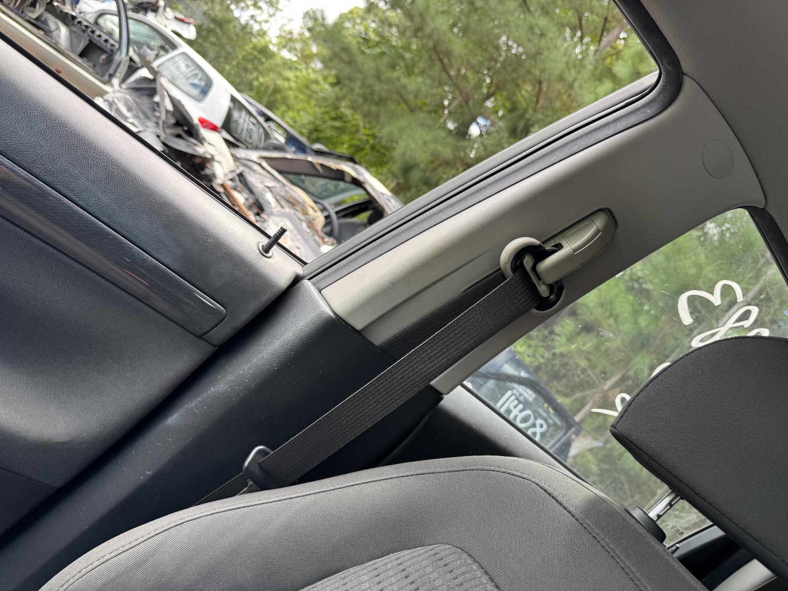 View HOLDEN CAPTIVA 2014 5 Door Station Wagon Breaking