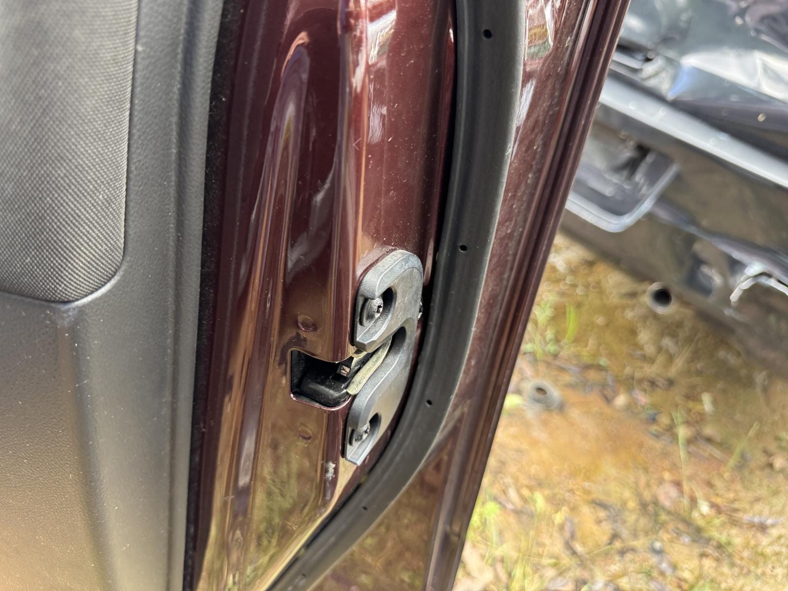 View HOLDEN CAPTIVA 2014 5 Door Station Wagon Breaking