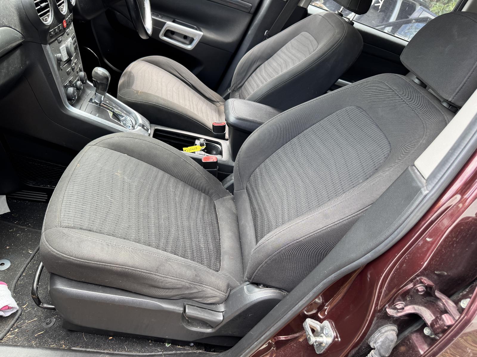 View HOLDEN CAPTIVA 2014 5 Door Station Wagon Breaking