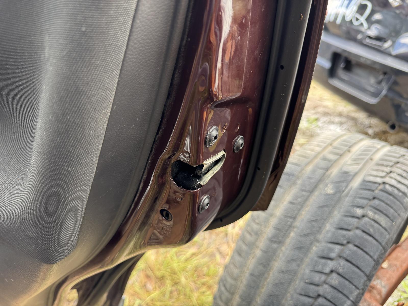 View HOLDEN CAPTIVA 2014 5 Door Station Wagon Breaking