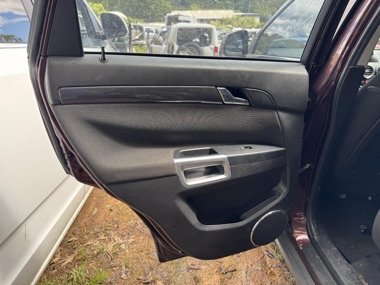 View HOLDEN CAPTIVA 2014 5 Door Station Wagon Breaking