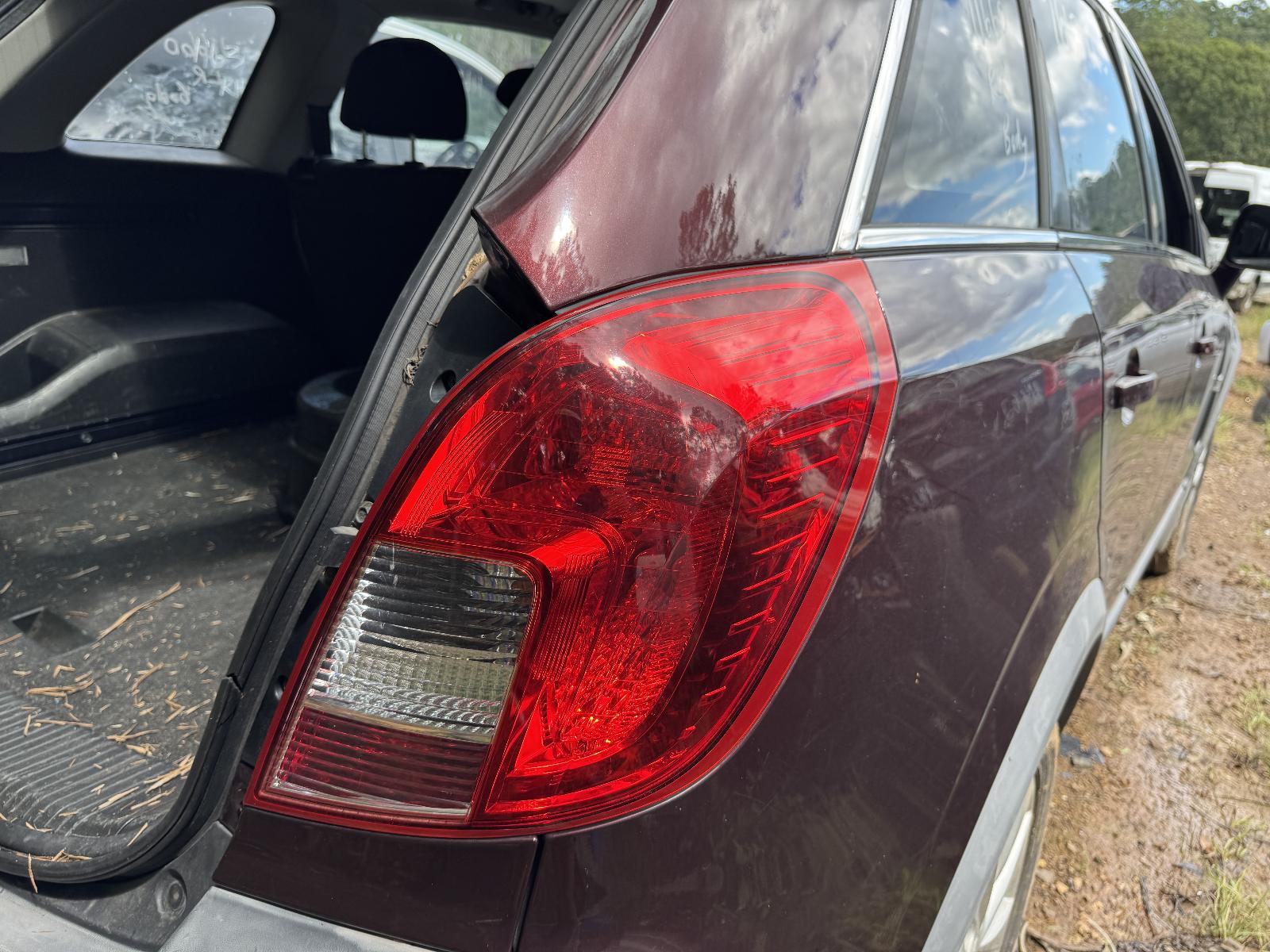 View HOLDEN CAPTIVA 2014 5 Door Station Wagon Breaking