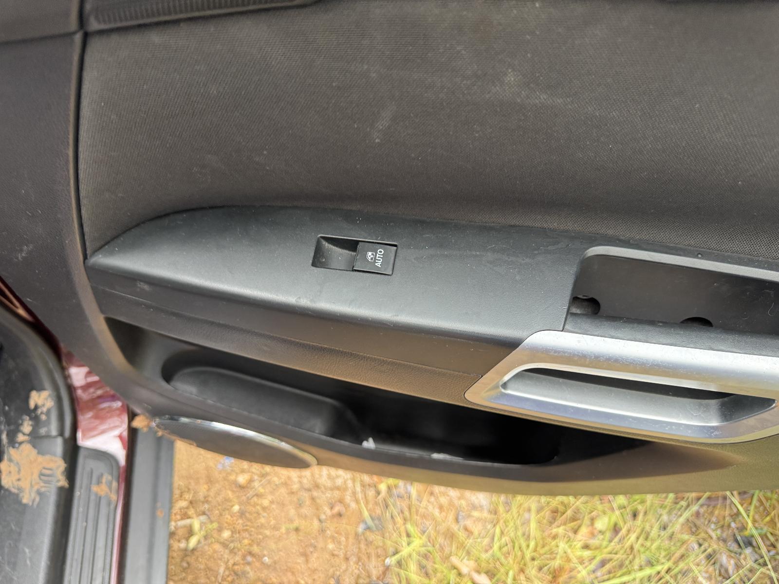 View HOLDEN CAPTIVA 2014 5 Door Station Wagon Breaking