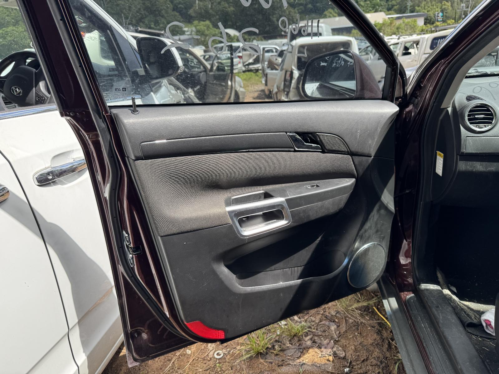 View HOLDEN CAPTIVA 2014 5 Door Station Wagon Breaking