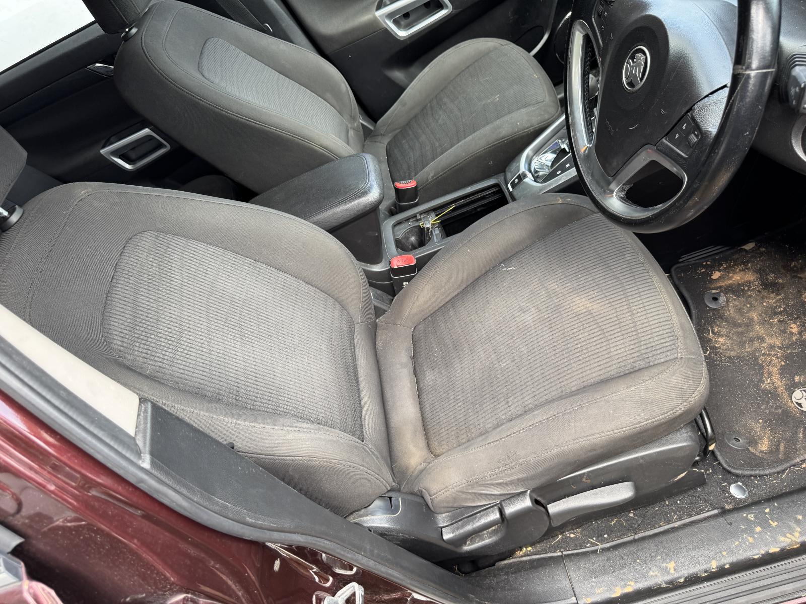 View HOLDEN CAPTIVA 2014 5 Door Station Wagon Breaking
