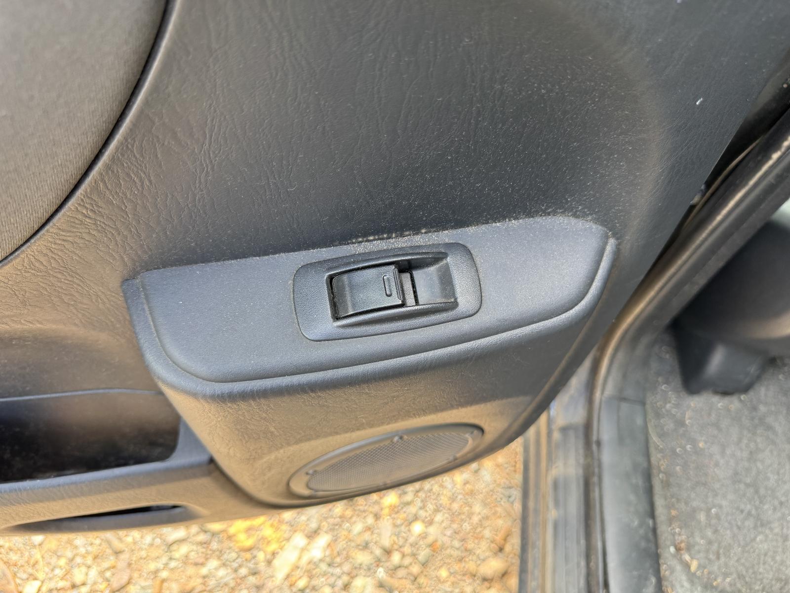 View TOYOTA RAV4 2004 4 Door Station Wagon Breaking